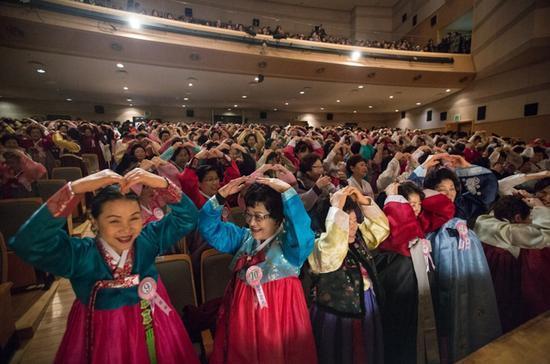 ལྷོ་ཁོ་རེ་ཡའི་དགུང་ལོ་88ཅན་གྱི་ཨ་ཕྱི་སློབ་ཆུང་མཐར་ཕྱིན་བྱས།