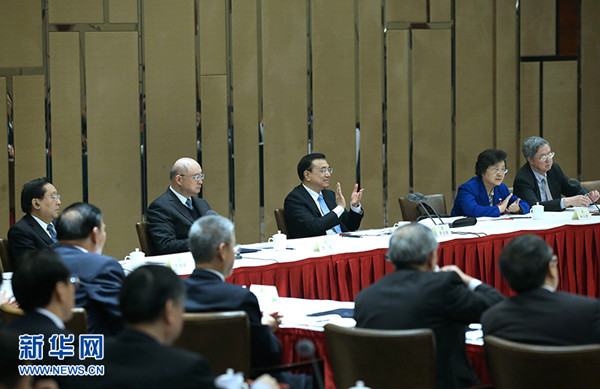 ལི་ཁེ་ཆང་དང་ཀྲང་ཏེ་ཅང་། ཡུས་ཀྲེན་ཧྲེང་། ལིའུ་ཡུན་ཧྲན། ཝང་ཆི་ཧྲན། ཀྲང་ཀའོ་ལི་བཅས་ཀྱིས་རྒྱལ་ཡོངས་སྲིད་གྲོས་སྐབས་བཅུ་གཉིས་པའི་གྲོས་ཚོགས་ཐེངས་བཞི་བར་ཞུགས་པའི་ཨུ་ཡོན་རྣམས་ལ་འཚམས་འདྲི་གནང་བར་མ་ཟད་གྲོས་བསྡུར་ལ་ཞུགས།