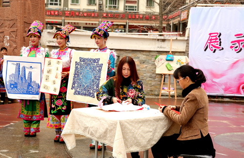 ཝུན་ཁྲོན་རྫོང་གིས་བུད་མེད་ཀྱི་རྩལ་ནུས་འགྲེམ་སྟོན་སྤེལ་ཏེ་གསུམ་བརྒྱད་བུད་མེད་དུས་ཆེན་ལ་རྟེན་འབྲེལ་ཞུས།