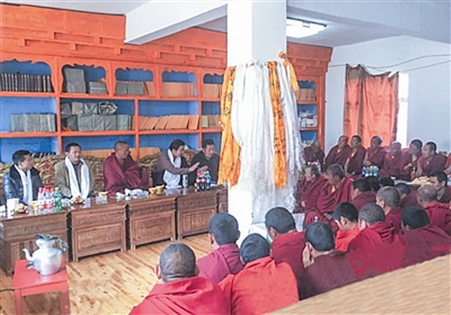 ཞིང་ཆེན་ཏང་ཨུའི་དྲིལ་བསྒྲགས་པུའུ་ཡི་བོད་ཁུལ་ལྟ་སྐུལ་རྟོག་ཞིབ་ཚན་ཆུང་གིས་དཀར་མཛེས་ཁུལ་དུ་རྟོག་ཞིབ་ལས་ཀ་སྤེལ།
