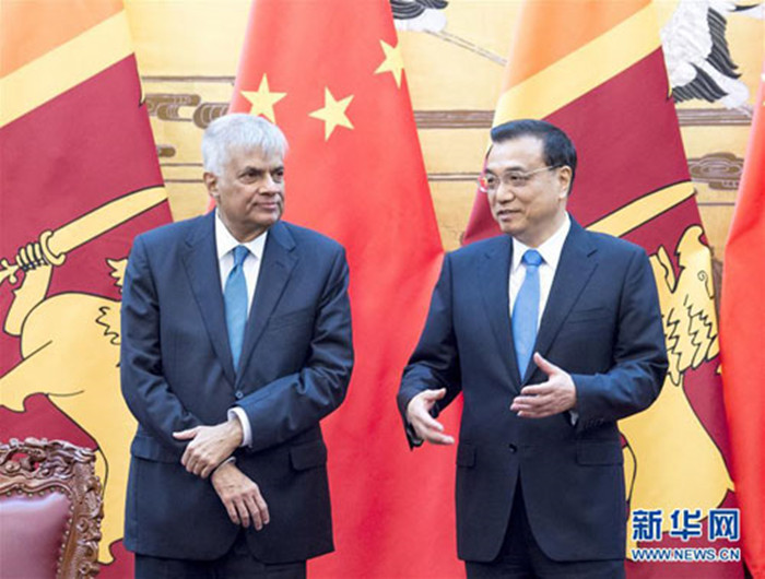 ལི་ཁེ་ཆང་གིས་སིང་གྷ་ལའི་ཙུང་ལི་ཝེ་ཁི་མ་ཞིན་ཧ་དང་གྲོས་མོལ་མཛད།