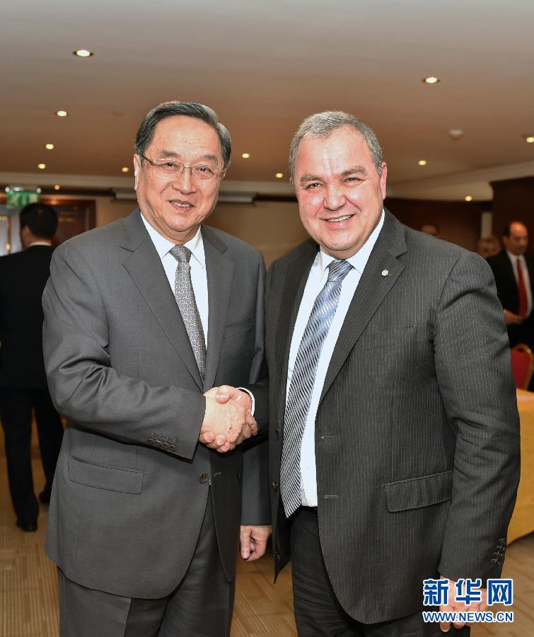 ཡུས་ཀྲེན་ཧྲེང་གིས་མོལ་ཐའི་གྲོས་དཔོན་ཧྥ་ལོ་ཅ་དང་མཇལ་འཕྲད་གནང་།
