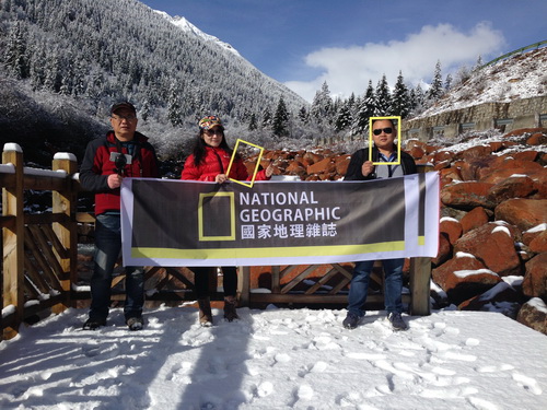 ཨ་རིའི་《རྒྱལ་ཁབ་ས་ཁམས།》ཀྱི་པར་ལེན་པས་ཏ་ཁོག་འཁྱགས་ཀླུང་རི་བོར་བརྙན་པར་ལེན་དུ་ཕྱིན་པ།