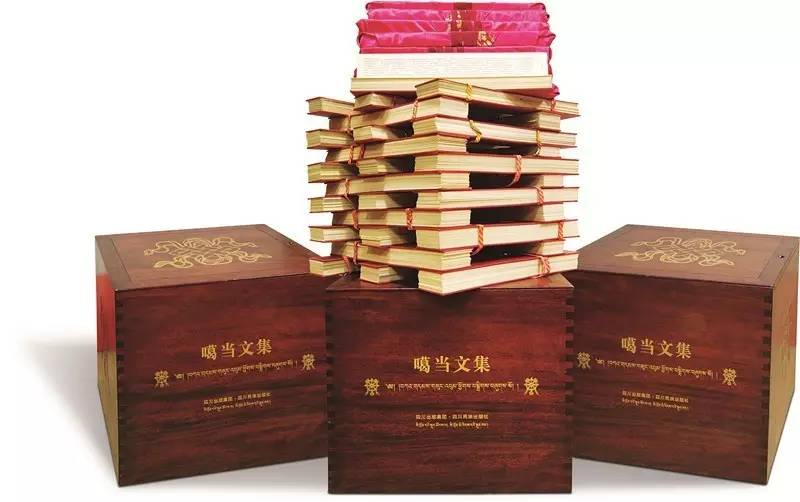 བཀའ་གདམས་གསུང་འབུམ་ཕྱོགས་བསྒྲིགས་དཔེ་སྐྲན་འགྲེམ་སྤེལ་བྱས་པ།