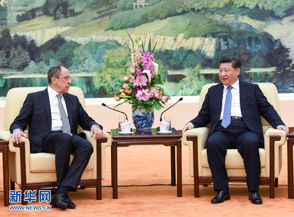 ཞི་ཅིན་ཕིང་གིས་ཨུ་རུ་སུའི་ཕྱི་འབྲེལ་འགན་འཛིན་པ་ལ་ཧྥོ་ལོ་ཧྥོ་དང་མཇལ་འཕྲད་གནང་།
