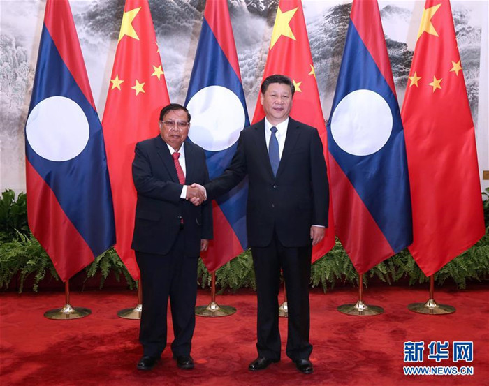 ཞི་ཅིན་ཕིང་གིས་ལ་ཝོ་སི་མི་དམངས་གསར་བརྗེ་ཏང་ཀྲུང་དབྱང་གི་སྤྱི་ཁྱབ་ཧྲུའུ་ཅི། རྒྱལ་ཁབ་ཀྱི་ཀྲུའུ་ཞི་པན་དབྱང་དང་གྲོས་མོལ་མཛད།