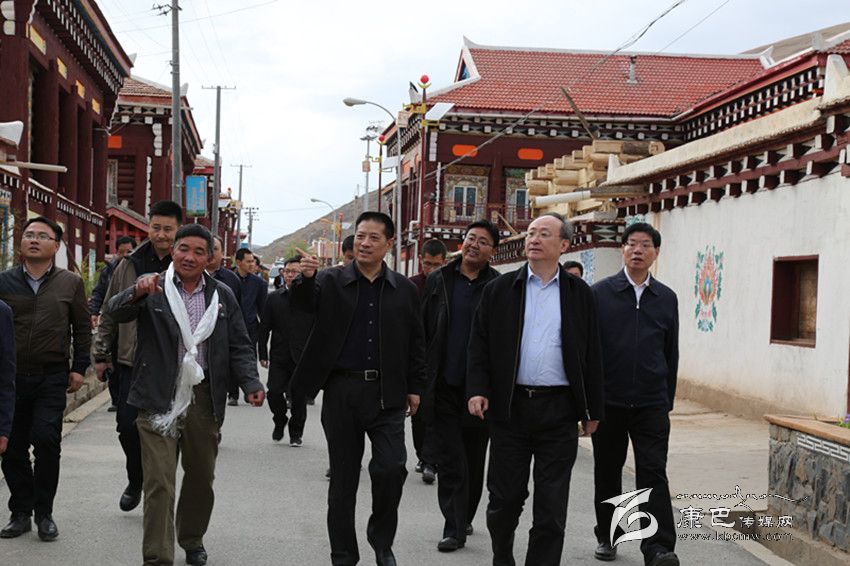 དབྱི་ལི་ཡིས་དཀར་མཛེས་སུ་བརྟག་ཞིབ་གནང་།