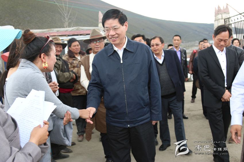 ཚུའེ་པའོ་ཧྭ་ཡིས་རྟོག་ཞིབ་རུ་ཁག་གི་སྣེ་ཁྲིད་དེ་དཀར་མཛེས་ཁུལ་དར་མདོ་གྲོང་ཁྱེར་དུ་རྟོག་ཞིབ་གནང་།