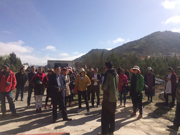 སི་ཁྲོན་རྩོམ་པ་པོས་སི་ཁྲོན་འབྲི་བ་ཞེས་པའི་བྱེད་སྒོ་ཟུང་ཆུ་རྫོང་དུ་སྤེལ།
