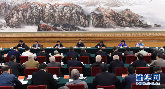 ཞི་ཅིན་ཕིང་གིས་མཚན་ཉིད་རིག་པ་དང་སྤྱི་ཚོགས་ཚན་རིག་ལས་ཀའི་བཞུགས་མོལ་ཚོགས་འདུར་གཙོ་སྐྱོང་གནང་བར་མ་ཟད་གསུང་བཤད་གལ་ཆེན་གནང་།