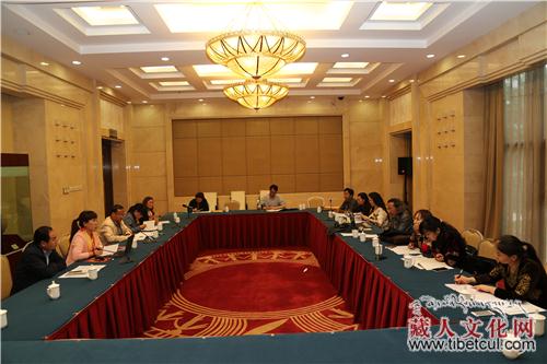 ཀན་སུའུ་ཞིང་ཆེན་གྲངས་ཉུང་མི་རིགས་ཀྱི་ཕ་སྐད་རྩོམ་རིག་གསར་རྩོམ་གྱི་བགྲོ་གླེང་ཚོགས་འདུ་ལན་ཀྲུའུ་རུ་བདེ་བླག་ངང་མཇུག་སྒྲིལ།