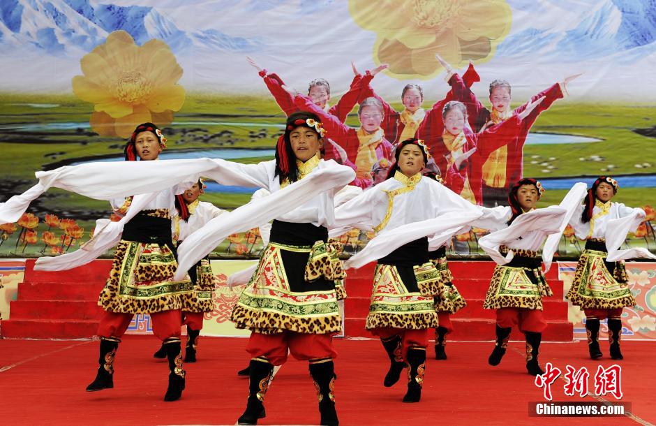 སི་ཁྲོན་རྔ་བ་བོད་ཁུལ་གྱི་བྱིས་པ་ཚོས་དྲུག་གཅིག་དུས་ཆེན་གྱི་རིག་རྩལ་བྱེད་སྒོ་སྤེལ།