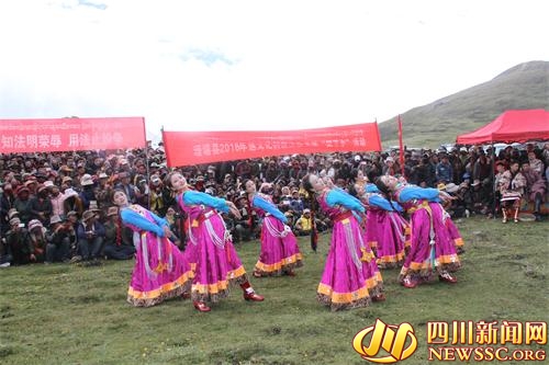 ལི་ཐང་རྫོང་གིས་དབྱར་རྩྭ་རྐོ་ཡུལ་གྱི་རི་ཁུལ་དུ་རིག་གནས་དང་ཚན་རྩལ། འཕྲོད་བསྟེན། བཅའ་ཁྲིམས་བཅས་སྐྱེལ་བའི་བྱེད་སྒོ་སྤེལ།
