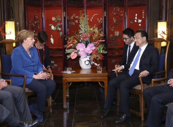 ལི་ཁེ་ཆང་གིས་འཇར་མན་གྱི་ཙུང་ལི་མའོ་ཁེར་དང་མཇལ་འཕྲད་གནང་།