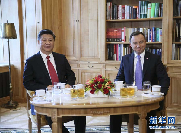 ཞི་ཅིན་ཕིང་གིས་ཕོ་ལན་གྱི་སྲིད་འཛིན་ཏོའུ་ཏ་དང་གྲོས་མོལ་མཛད།