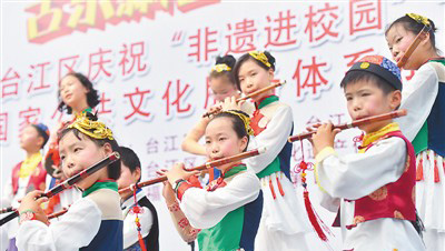 གཟུགས་མེད་ཤུལ་བཞག་རིག་གནས་སློབ་གྲྭར་བསྐྱོད་པའི་བྱེད་སྒོ་སྤེལ་བ།