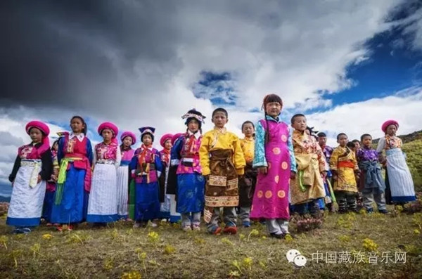 སེམས་ཀྱི་ཉི་ཟླ་ནས་སླེབས་པའི་དྲི་ཟའི་གདངས་དབྱངས།