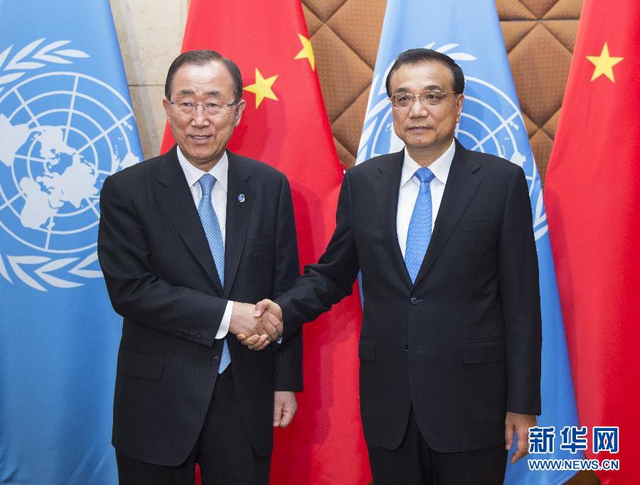 ལི་ཁེ་ཆང་གིས་མཉམ་འབྲེལ་རྒྱལ་ཚོགས་ཀྱི་དྲུང་ཡིག་ཆེན་མོ་ཕན་ཅི་ཝུན་ལ་མཇལ་འཕྲད་གནང་།