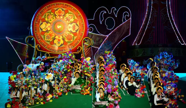 2016ལོའི་ཟུང་ཆུའི་སྐབས་དང་པོའི་མེ་ཏོག་མཆོད་པའི་དུས་ཆེན་གྱི་འགོ་ཚུགས་པ།