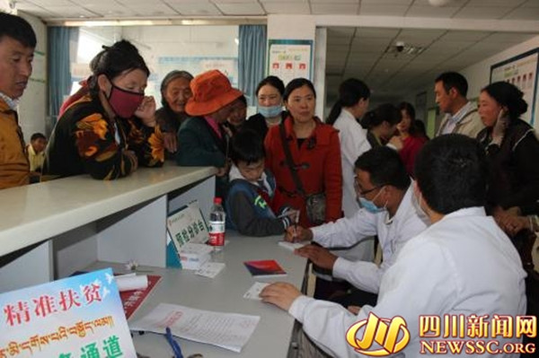 བློ་སེམས་གཅིག་མཐུན་སྒོས་ཀྲུང་གོའི་བསམ་པ་མཉམ་དུ་བསྐྲུན་ཞེས་པའི་སྤྱི་ཕན་བྱ་འགུལ་གྱིས་དཀར་མཛེས་རྫོང་གི་མི་དམངས་ལ་བརྩེ་སེམས་དང་དྲོད་ཁོལ་གནང་།