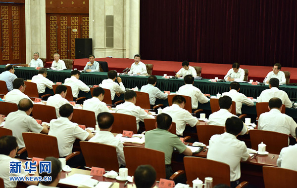 ཞི་ཅིན་ཕིང་གིས་དབྱིན་ཁྲོན་ནས་ཤར་ནུབ་ས་ཁུལ་གྱི་དབུལ་སྐྱོར་མཐུན་སྦྱོར་གྱི་བཞུགས་མོལ་ཚོགས་འདུར་གཙོ་སྐྱོར་མཛད་པ་མ་ཟད་གསུང་བཤད་གལ་ཆེན་གནང་།