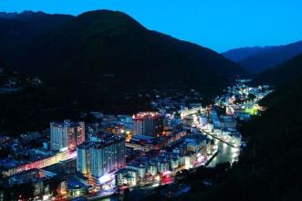 འབར་ཁམས་གྲོང་ཁྱེར་ལ་རྒྱལ་ཡོངས་ཀྱི་གཉིས་བཀུར་དཔེ་སྟོན་གྲོང་ཁྱེར་གྱི་མཚན་སྙན་ཐོབ།
