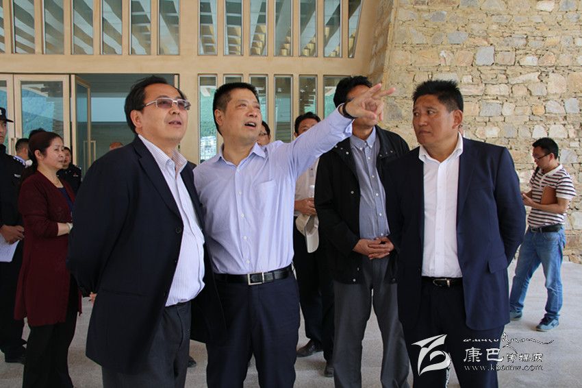 ལིའུ་ཁྲེན་མིང་གིས་ཁམས་པའི་སྒྱུ་རྩལ་དུས་ཆེན་གྱི་གྲ་སྒྲིག་ལས་ཀར་ཞིབ་བཤེར་གནང་།