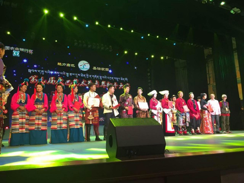 དར་མདོ་གྲོང་ཁྱེར་ཏུ་ན་གཞོན་གླུ་བའི་སྤྱིའི་འགྲན་བསྡུར་ཆེན་མོ་སྤེལ།