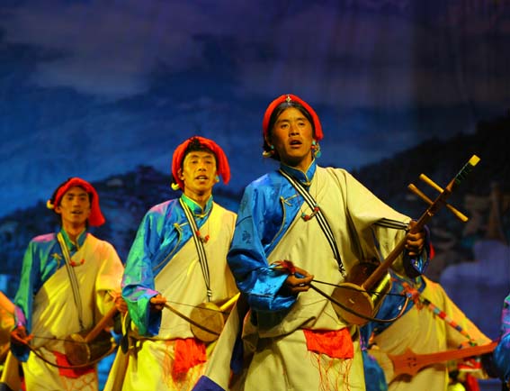 བོད་ལྗོངས་ཆབ་མདོའི་སྨར་ཁམས་བོད་གཞས་སོགས་རྒྱལ་ཁབ་རིམ་པའི་གཟུགས་མེད་ཤུལ་བཞག་རིག་གནས་ཁག་6གྲངས་གཞི་ཅན་དུ་མངོན་འགྱུར་བྱུང་།
