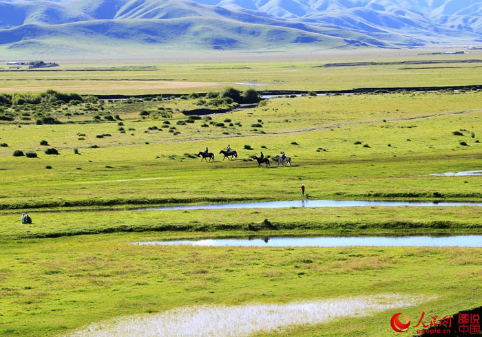 ཟླ་ཚེས་ཁུག་པའི་རྩ་ཐང་རུ་བསྐྱོད་པ། དགུང་སྔོན་སྤྲིན་དཀར་འོག་གི་རི་ཆུ་མཛེས།