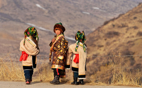 སློབ་ཆུང་སློབ་མའི་སློབ་ཞུགས་ཀྱི་དུས་ཚོད་ཚད་བཀག་གྲོང་ཁྱེར་དང་ཁུལ་སོ་སོས་ཐག་གཅོད་བྱ་རྒྱུ་རེད། 
