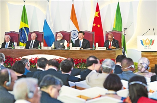 ཞི་ཅིན་ཕིང་གསེར་ལྡན་རྒྱལ་ཁབ་ཀྱི་འགོ་ཁྲིད་པའི་མཇལ་འཕྲད་ཐེངས་བརྒྱད་པར་ཞུགས་པར་མ་ཟད་གསུང་བཤད་གནང་། 