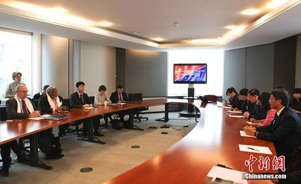 ཀྲུང་གོའི་བོད་ལྗོངས་རིག་གནས་སྤེལ་རེས་ཚོགས་པས་ཡོ་རོབ་གླིང་གི་རིག་མཛོད་དང་ཡོ་རོབ་ གླིང་གི་དབྱི་ཧུའེ་གྲོས་ཚོགས་ལ་འཚམས་འདྲི་གནང་བ།