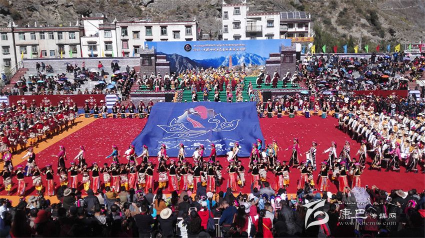 2016ལོའི་རོང་བྲག་རྒྱལ་རོང་བོད་མིའི་སྲོལ་རྒྱུན་དུས་སྤེལ་འགོ་ཚུགས། 