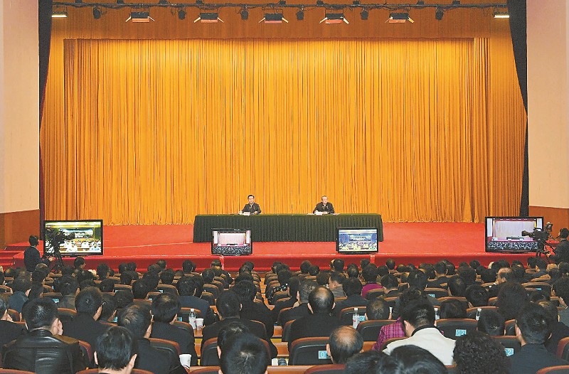 ཀྲུང་དབྱང་སྒྲོག་འགྲེལ་ཚོགས་པས་སི་ཁྲོན་དུ་སྐབས་བཅོ་བརྒྱད་པའི་ཀྲུང་ཨུ་ཚང་འཛོམས་གྲོས་ཚོགས་ཐེངས་དྲུག་པའི་དགོངས་དོན་སྒྲོག་འགྲེལ་གནང་། 