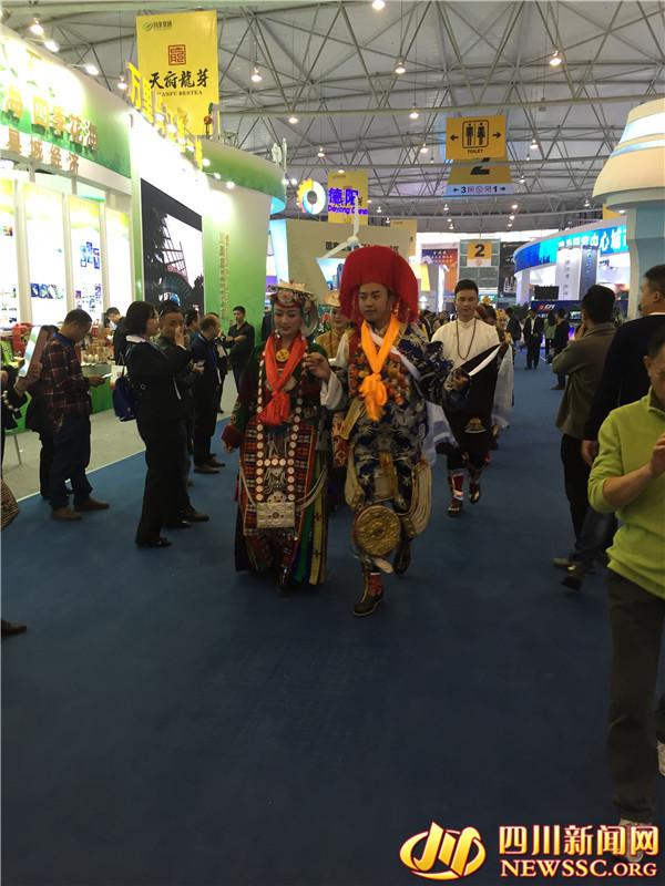 ཀྲུང་གོའི་ནུབ་རྒྱུད་ཀྱི་རྒྱལ་སྤྱིའི་འགྲེམ་སྟོན་ཚོགས་འདུའི་སྟེང་མི་ཉག་གཉེན་སྟོན་རིག་གནས་ཀྱིས་མི་རྣམས་ཀྱི་མིག་དབང་འཕྲོག