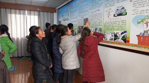 མཛོད་དགེ་རྫོང་གིས་ན་གཞོན་ལོ་ཆུང་གི་ཁྲིམས་སྐྱོང་སློབ་གསོ་རྟེན་གཞིའི་སྐབས་དང་པོའི་སློབ་མ་བསུས། 