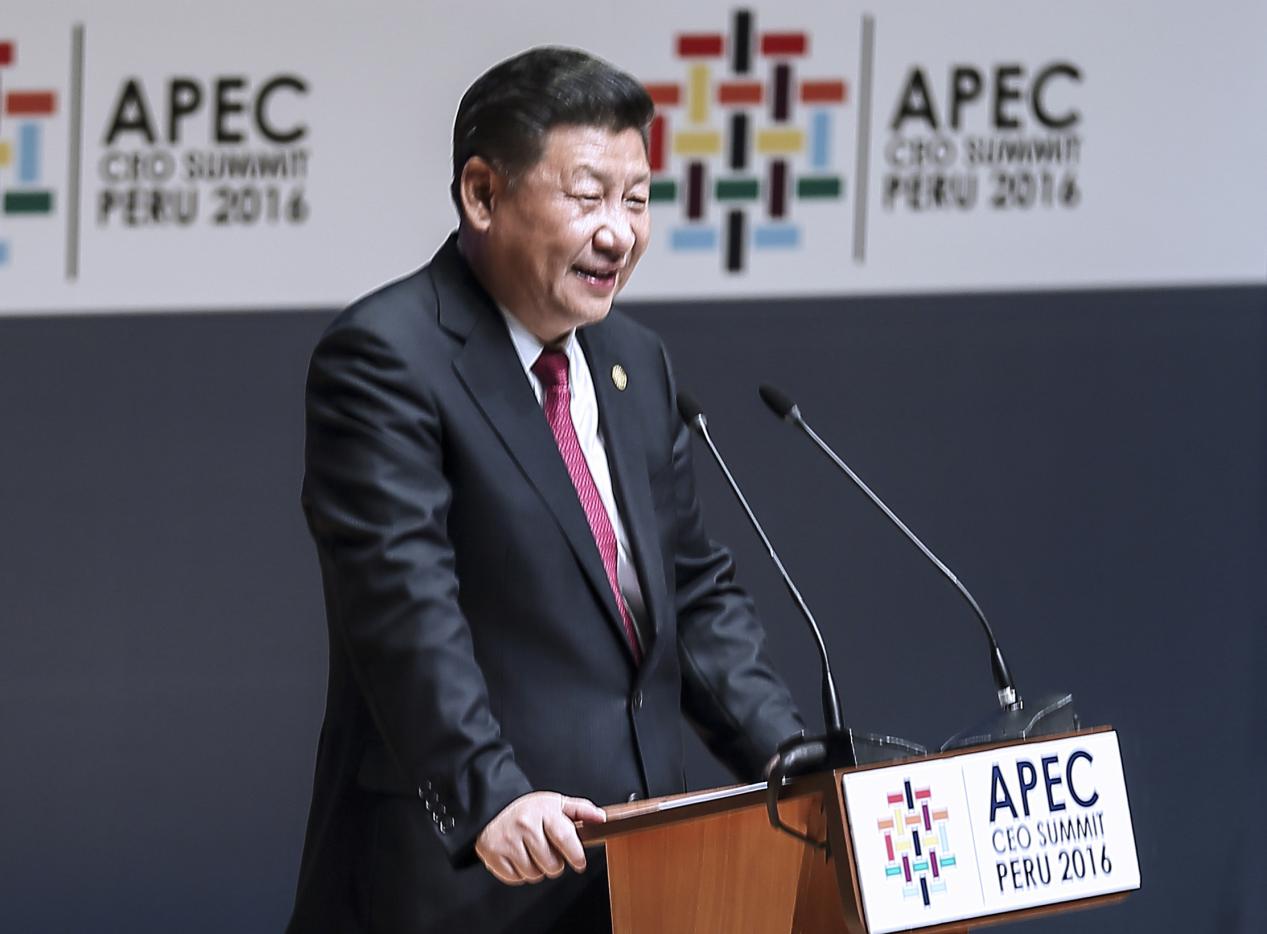 ཞི་ཅིན་ཕིང་ཨེ་ཤ་ཡ་དང་ཞི་བདེ་རྒྱ་མཚོ་ཆེན་མོའི་དཔལ་འབྱོར་མཉམ་ལས་རྩ་འཛུགས་ཀྱི་བཟོ་ཚོང་འགོ་ཁྲིད་པའི་གླེང་སྟེགས་སུ་ཞུགས་པར་མ་ཟད་བརྗོད་དོན་གཏམ་བཤད་གནང་།
