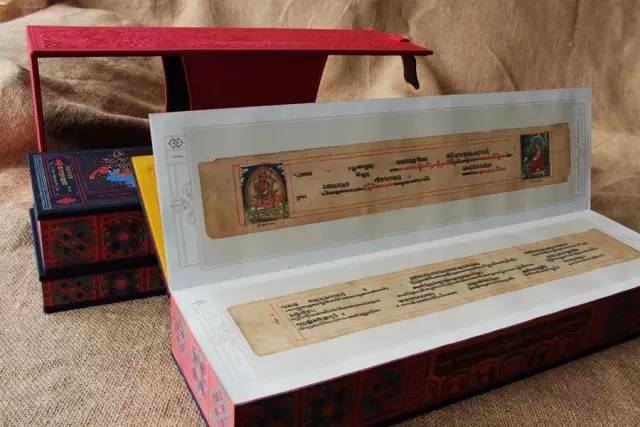  《བོད་ཁུལ་དམངས་ཁྲོད་ཀྱི་རྩ་ཆེན་དཔེ་རྙིང་ཕྱོགས་བསྒྲིགས།》ལ་2016ལོའི་ཀྲུང་གོའི་ཆེས་མཛེས་པའི་དཔེ་དེབ་ཀྱི་མཚན་སྙན་ཐོབ།