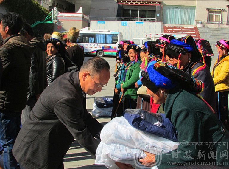 རོང་བྲག་རྫོང་གིས“་གཞི་རིམ་ལ་དྲོད་ཁོལ་སྐྱེལ་”ཞེས་པའི་བྱེད་སྒོ་སྤེལ།