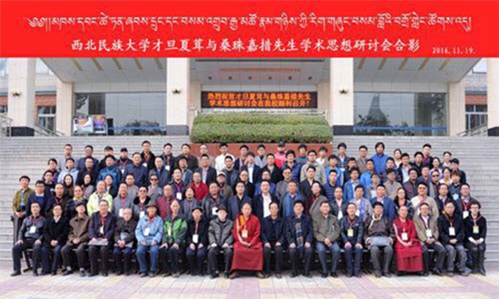 མཁས་དབང་ཚེ་ཏན་ཞབས་དྲུང་དང་བསམ་གྲུབ་རྒྱ་མཚོ་མཆོག་གཉིས་ཀྱི་རིག་གཞུང་བསམ་བློའི་བགྲོ་གླེང་ཚོ་འདུ་འཚོགས། 