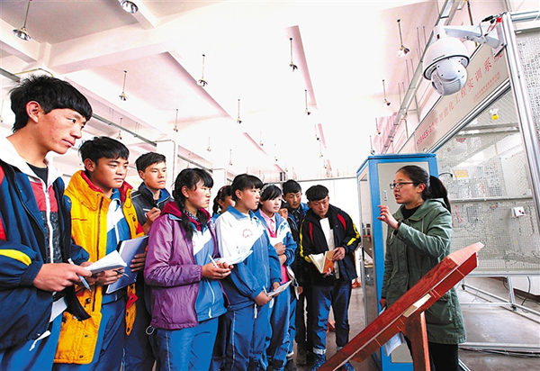 རང་ལྗོངས་ཀྱིས་ལས་རིགས་སློབ་གསོའི་འཕེལ་རྒྱས་ལ་སྐུལ་འདེད་ཧུར་ཐག་བཏང་བ།