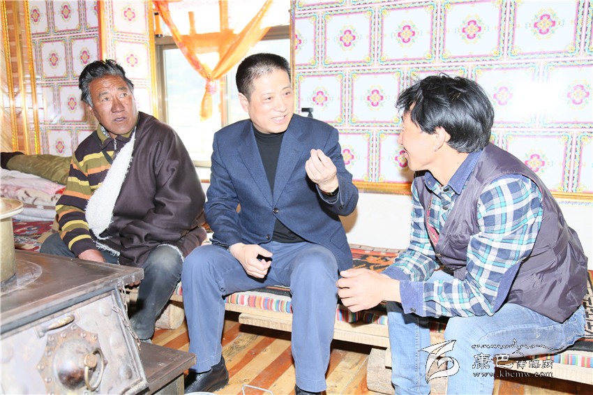 ལིའུ་ཁྲན་མིང་གིས་དར་མདོ་དང་རྟའུ་རུ་གནོད་འཚེ་རྗེས་ཀྱི་བསྐྱར་གསོ་ལས་ཀར་ཞིབ་བཤེར་དང་མཛུབ་ཁྲིད་གནང་།