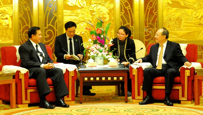 ​ ཞིང་དཔོན་དབྱི་ལི་ཡིས་ཐེ་ལན་དི་རྒྱལ་ཁབ་ཀྱི་ཙུང་ལི་གཞོན་པ་ཐ་ནཱ་ས་ལ་མཇལ་འཕྲད་གནང་ཡོད་པ།