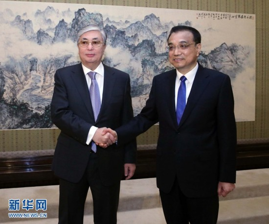 ལི་ཁེ་ཆང་གིས་ཧ་སག་སི་ཐན་གྱི་གྲོས་ཚོགས་ཀྱི་གྲོས་ཁང་གོང་མའི་གྲོས་དཔོན་ཐའོ་ཁ་ཡེ་ཧྥའོ་ལ་མཇལ་འཕྲད་གནང་།