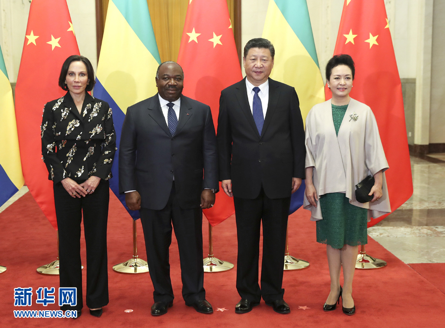 ཞི་ཅིན་ཕིང་གིས་ག་པོན་གྱི་སྲིད་འཛིན་པང་ཀི་དང་གྲོས་མོལ་མཛད།