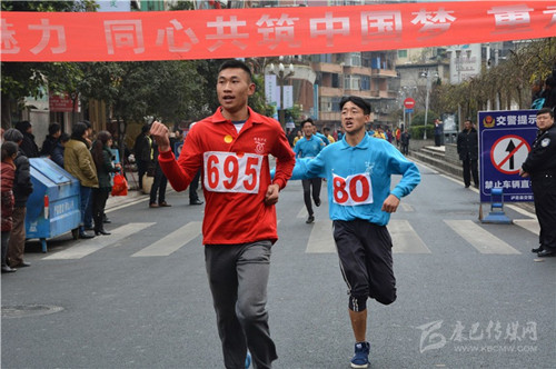 ལྕགས་ཟམ་རྫོང་གིས་བདེ་ཐང་གི་ཆེད་དུ་མང་ཚོགས་གྲོང་སྐོར་འགྲན་རྒྱུགས་ཀྱི་བྱེད་སྒོ་སྤེལ།
