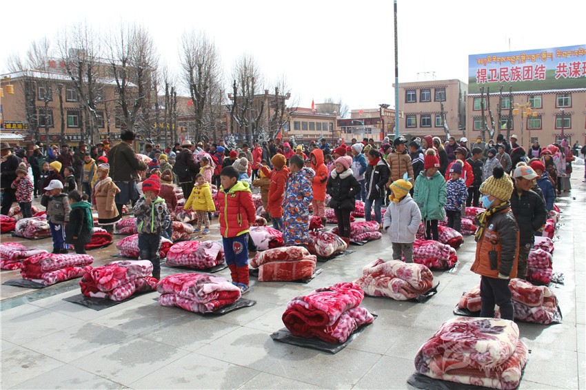 ལི་ཐང་རྫོང་གིས་རྒན་གཞོན་ལག་གདང་སྦྲེལ། སེམས་པ་དྲོད་ཀྱིས་ཁེངས་ཞེས་པའི་བྱེད་སྒོ་སྤེལ། 