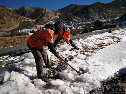 འདབ་པ་རྫོང་གི་གཞུང་ལམ་ཡན་ལག་ཅུས་ཀྱིས་གཞུང་ལམ་བདེ་འཇགས་ལ་འབད། 