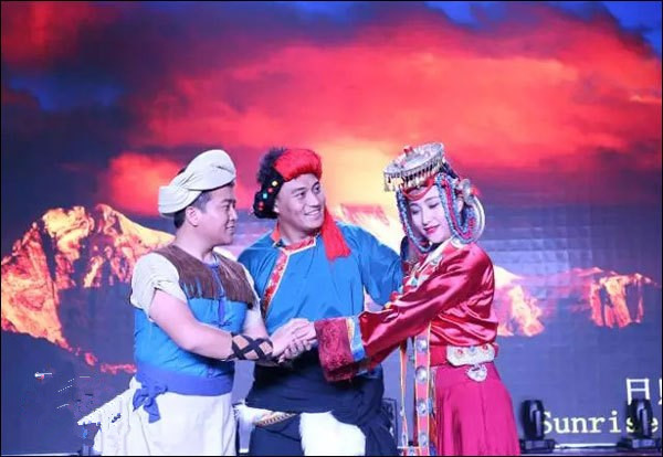 རོལ་དབྱངས་ཟློས་གར་ཆེན་མོ《དར་མདོ་མཛའ་གཞས།》ཀྱི་ཐོག་མའི་འཁྲབ་སྟོན་ལེགས་གྲུབ་བྱུང་།